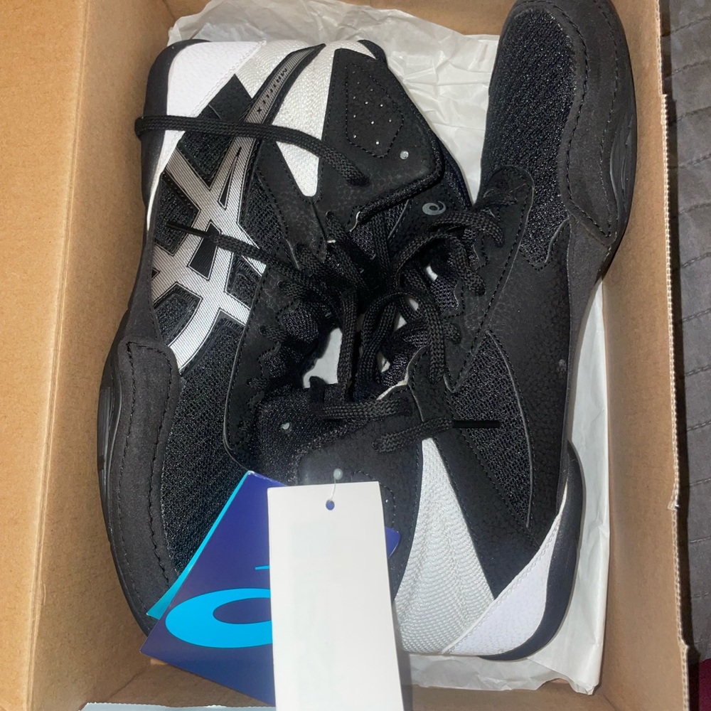 Wrestling shoes brand new never worn